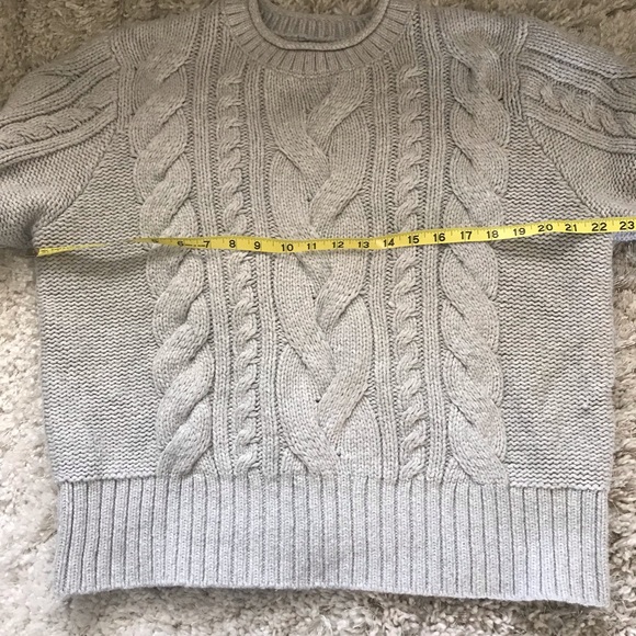 Banana Republic Cable Knit cropped Sweater - Picture 10 of 11